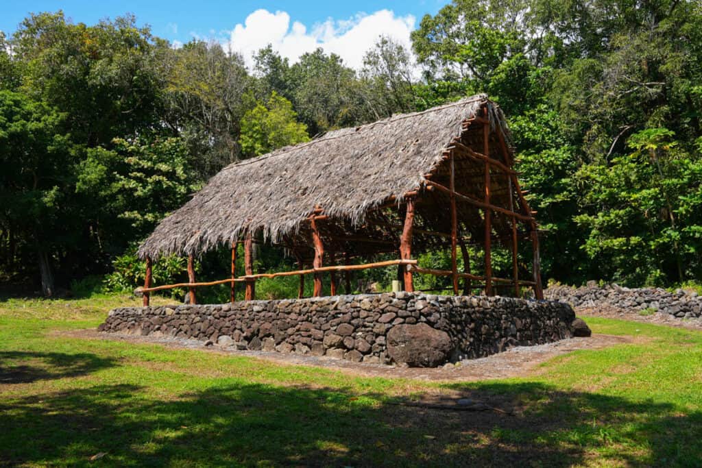 A thatched hut in the KIpahulu Visitor Center area near the Pipiwai Trail trailhead.