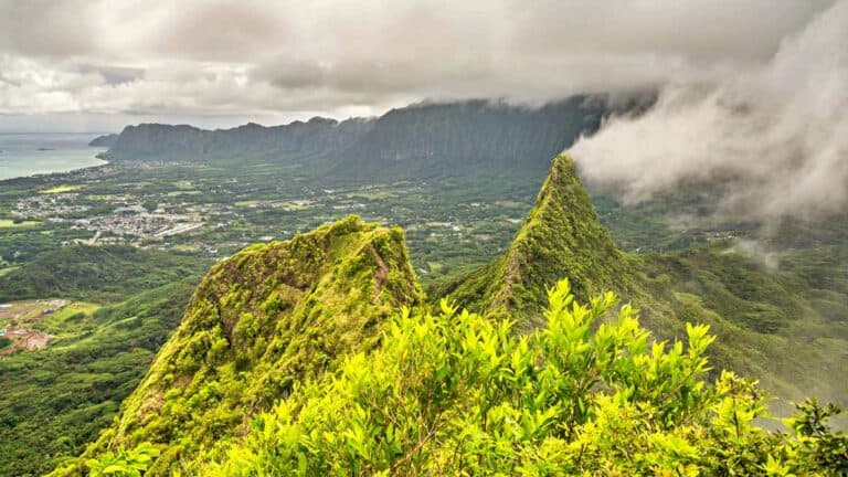 25 Best Hikes In Oahu (Easy, Sunrise, Sunset, Waterfall & More)