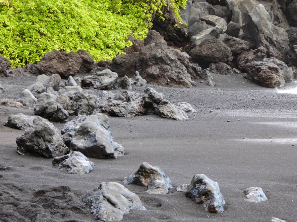 Black sand and rocks at Honokalani Beach (Black Sand Beach) in Maui, Hawaii