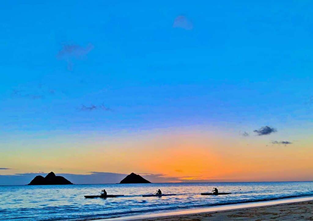 Kayaking at sunrise to the Mokes | Hawaii destinations