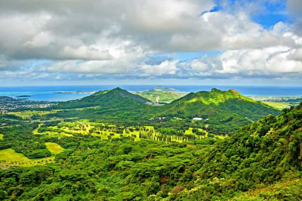 Spectacular views of the windward side of Oahu from the Nuuanu Pali Lookout