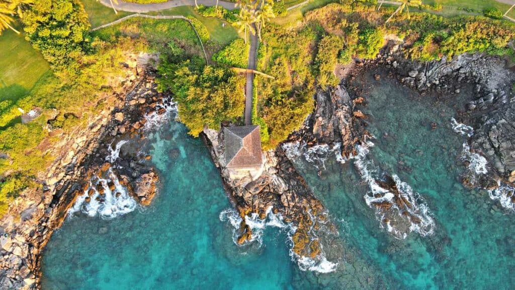 Jumping cliffs around the Cliff House, near the Kapalua Coastal Trail, Maui, Hawaii
