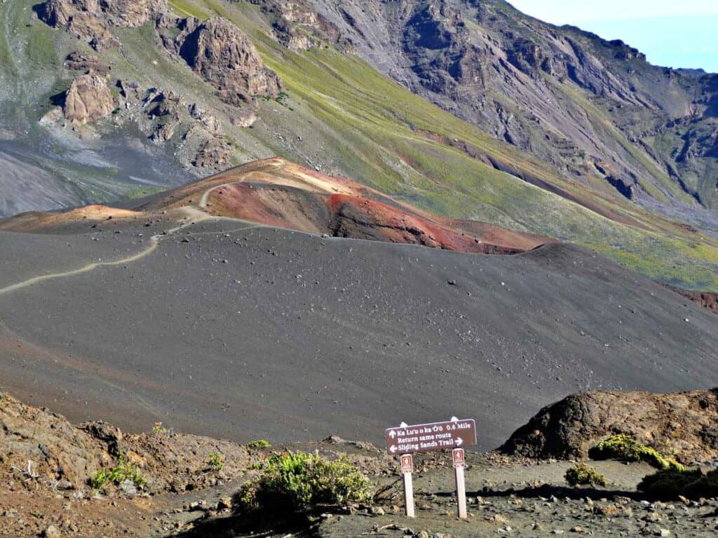 Trail to the top of Ka Lu'u o ka O'o, a sharp-rimmed volcanic cinder cone, from the Sliding Sands Trail, Haleakala Crater on Maui