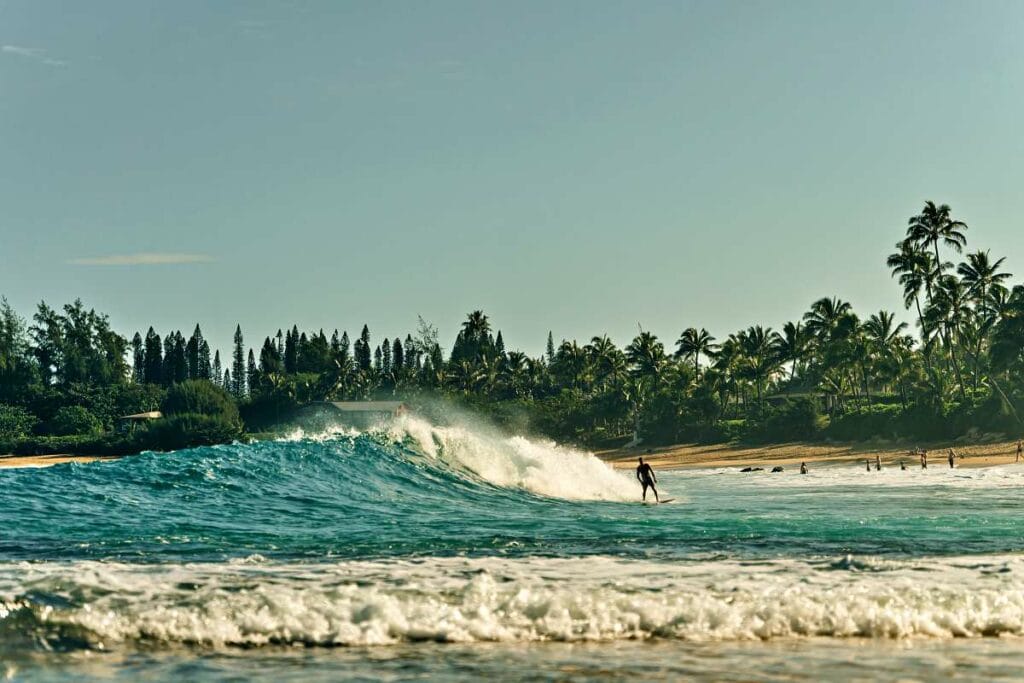 Surfing on Tunnels Beach, Kauai, Hawaii: Find the right spot for your surfing skill level