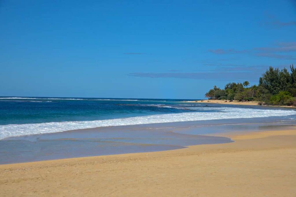 Golden sands, turquoise waters, rainforests: Ke'e Beach is a tropical paradise!