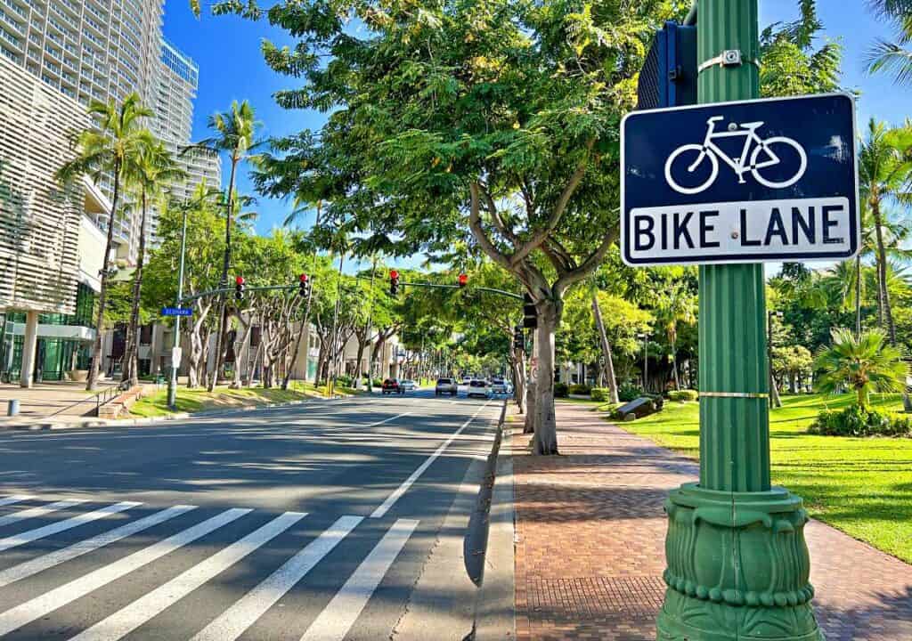Bike lanes in Honolulu, HI | Getting around Oahu by bicycle