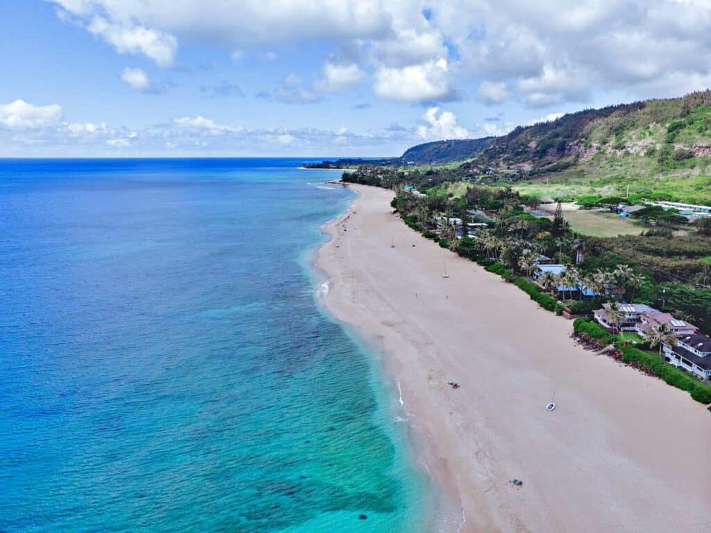 Stunning stretch of white sands Ehukai Beach along the Banzai Pipeline, Hawaii