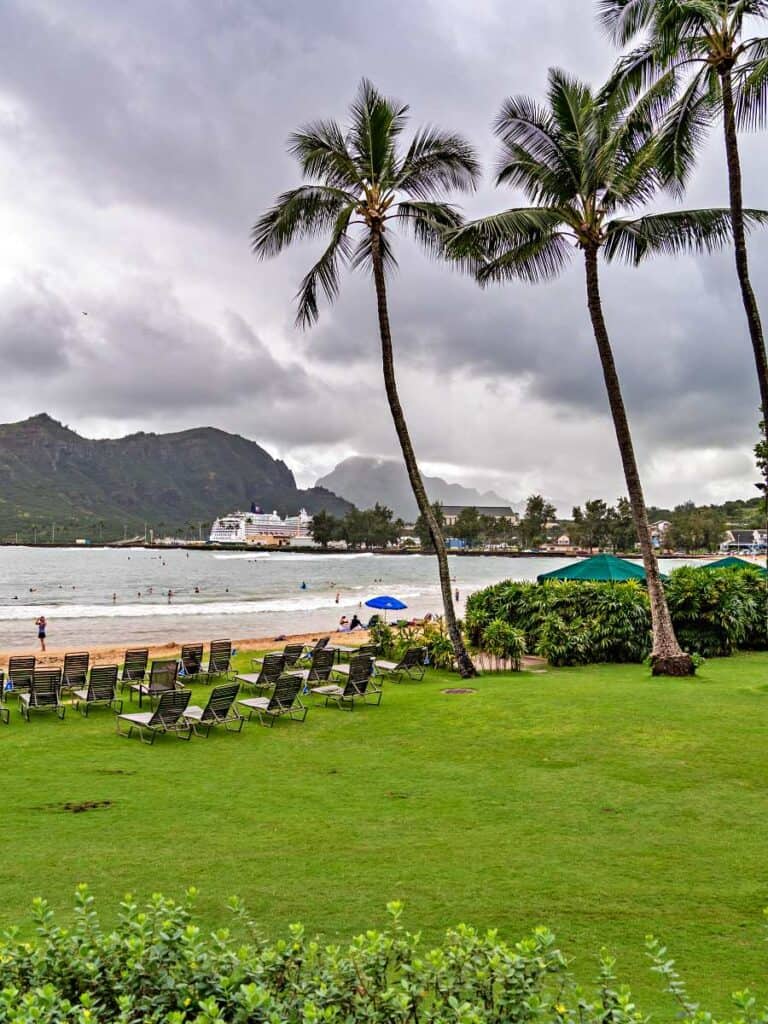 Golden sands and green lawns, plenty of space to relax on Kalapaki Beach, Kauai